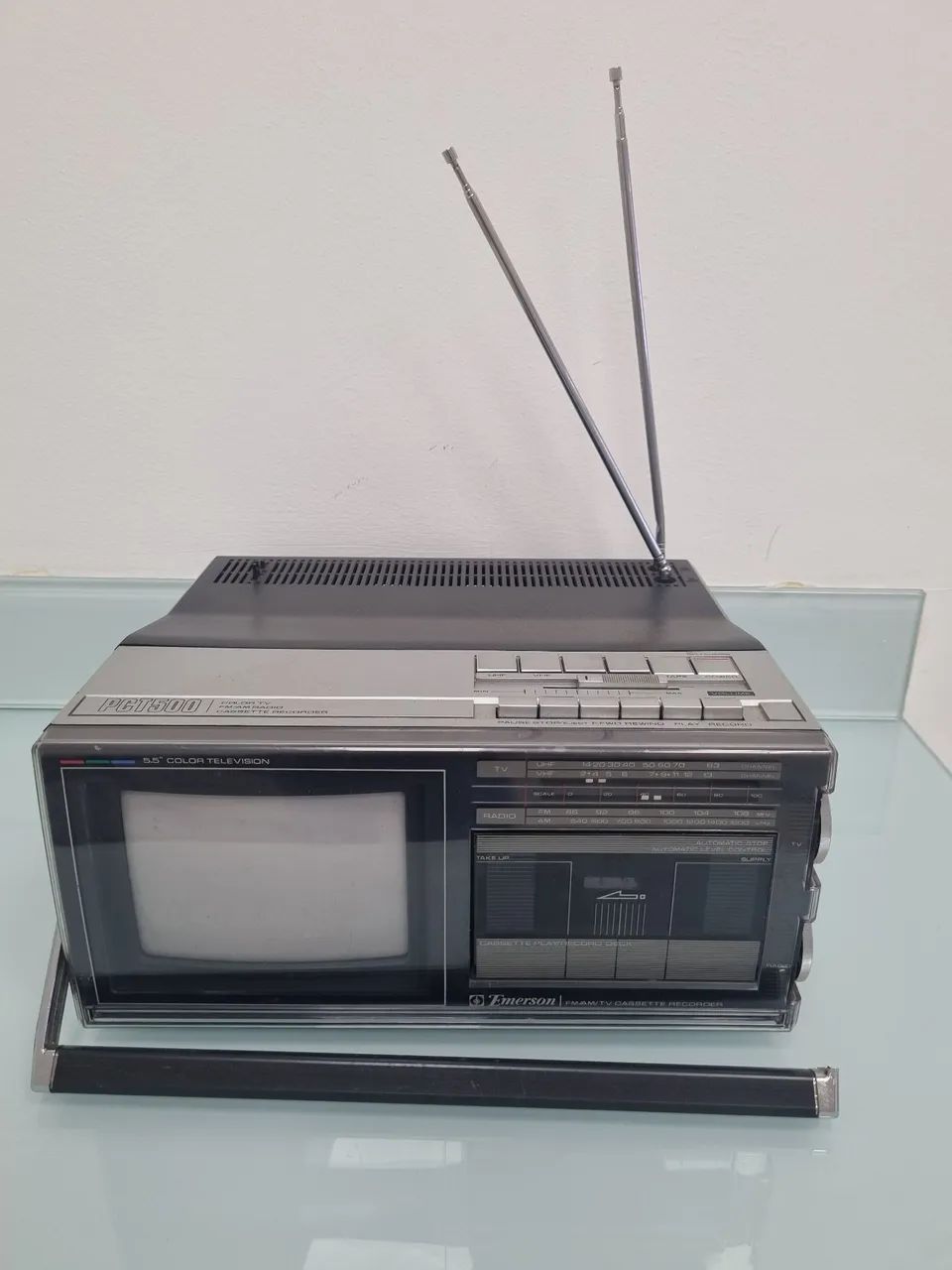 TV portátil com toca K7 e FM