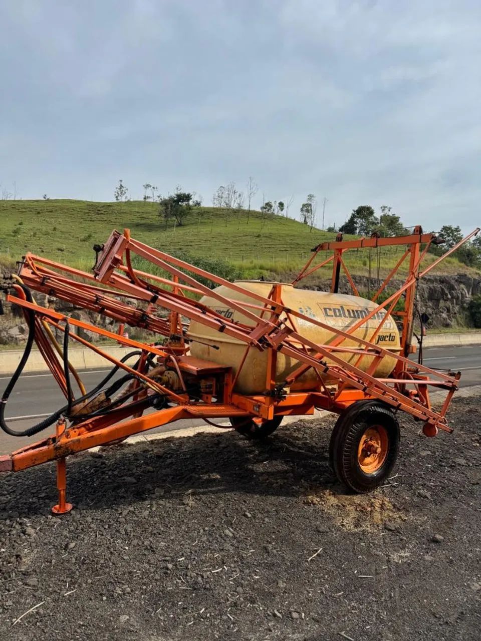 Pulverizador Columbia A17 trator 