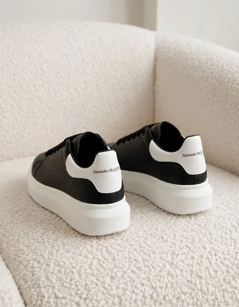 Tênis Alexander Mcqueen promoção - Foto 2