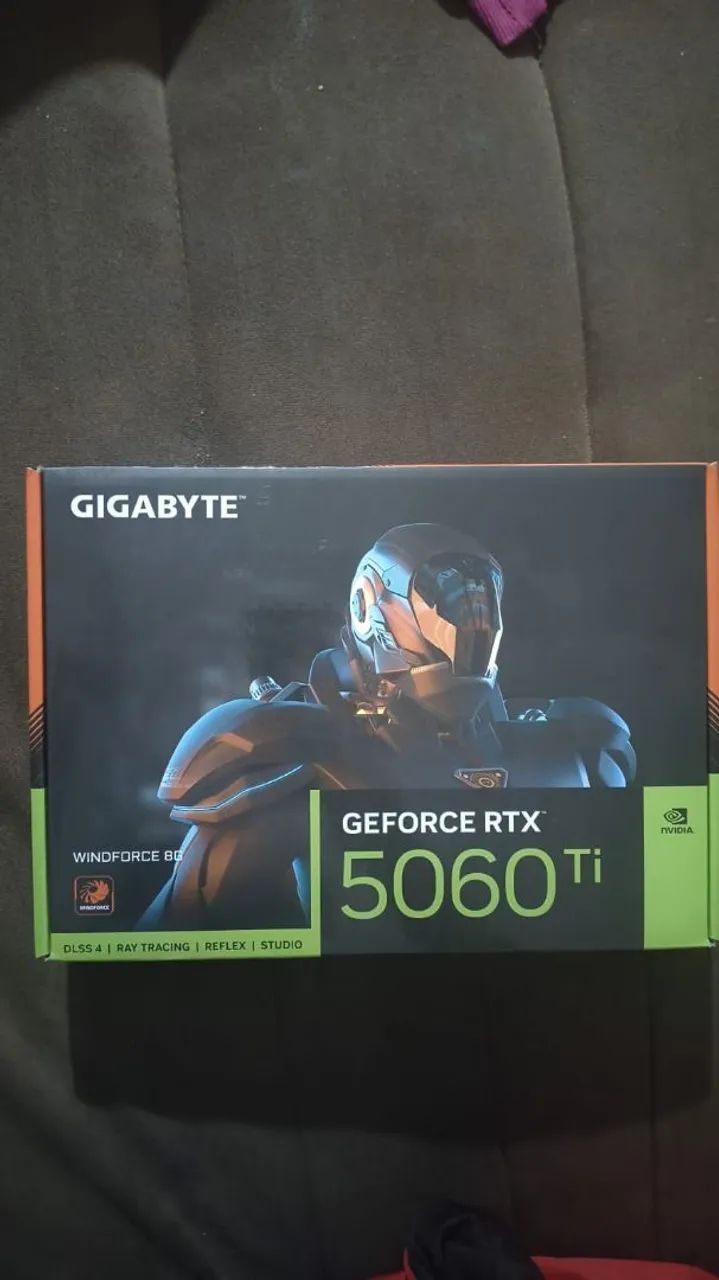 Vendo placa  Gigabyte Geforce RTX 5060 tô.da linha windforce placa de vídeo 