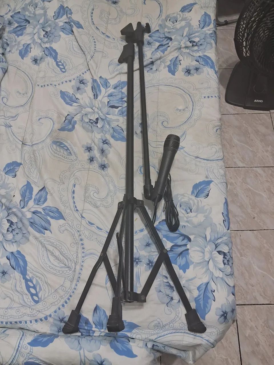 Suporte tripé e Microfone451967401843107840