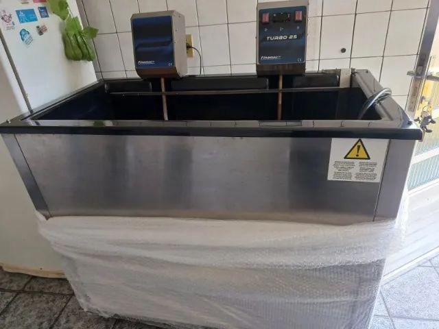 maquia e fabricar  gelo  saborizado 