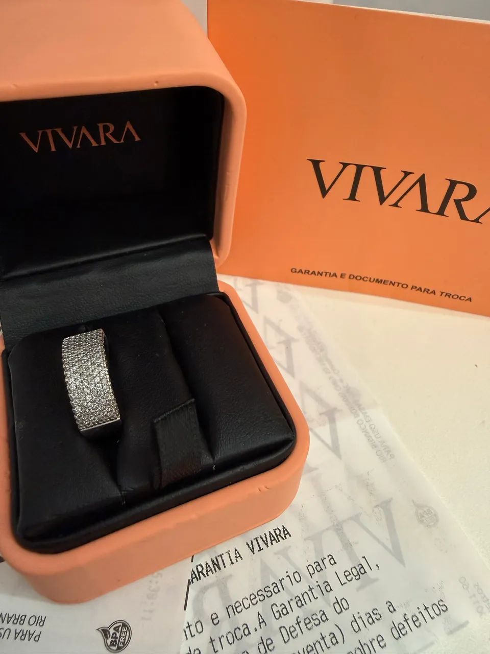Anel Vivara, Ouro Branco 18k, cravejado com Diamantes. - Foto 2