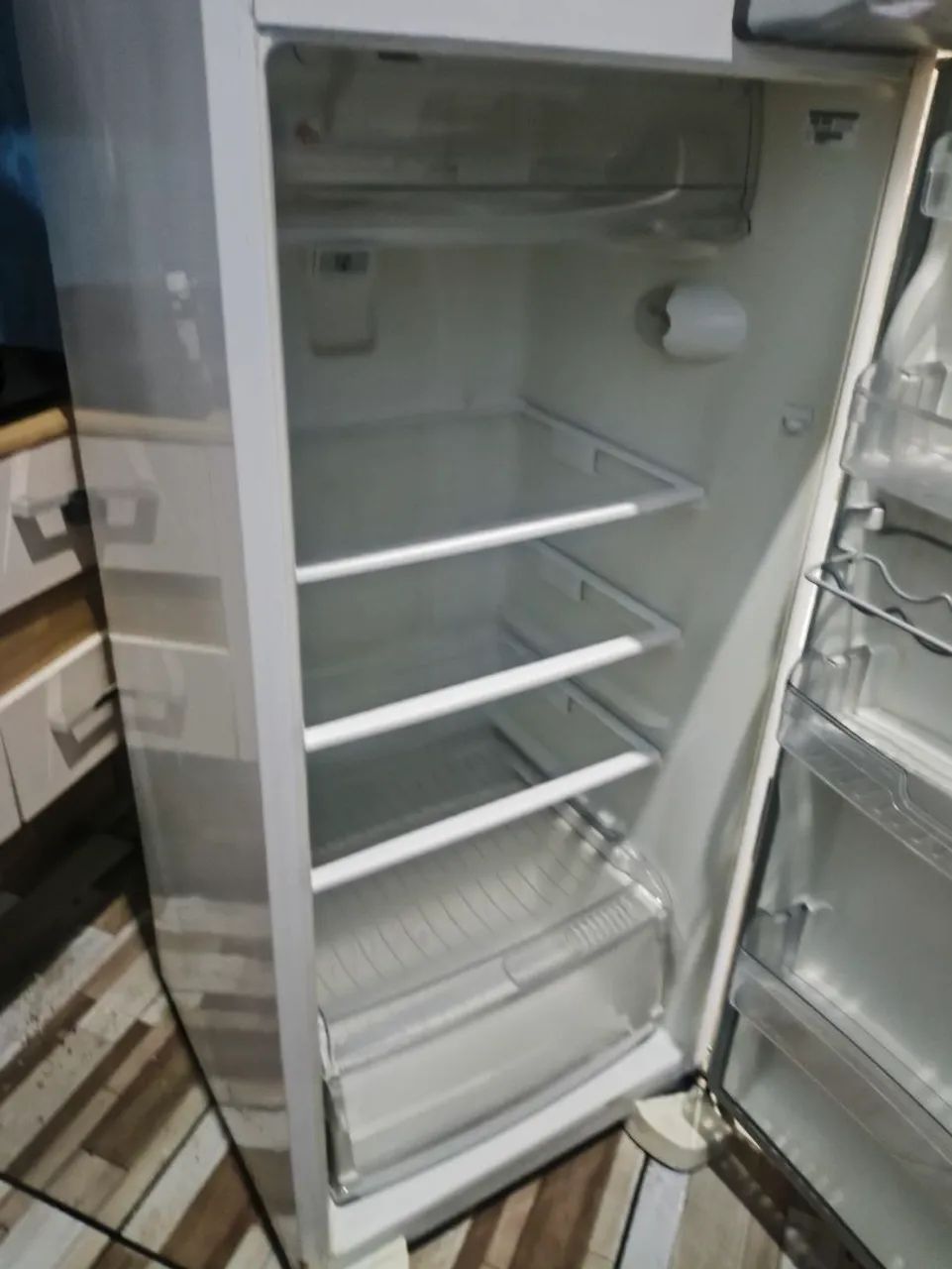 Vendo geladeira e fogão  - Foto 3