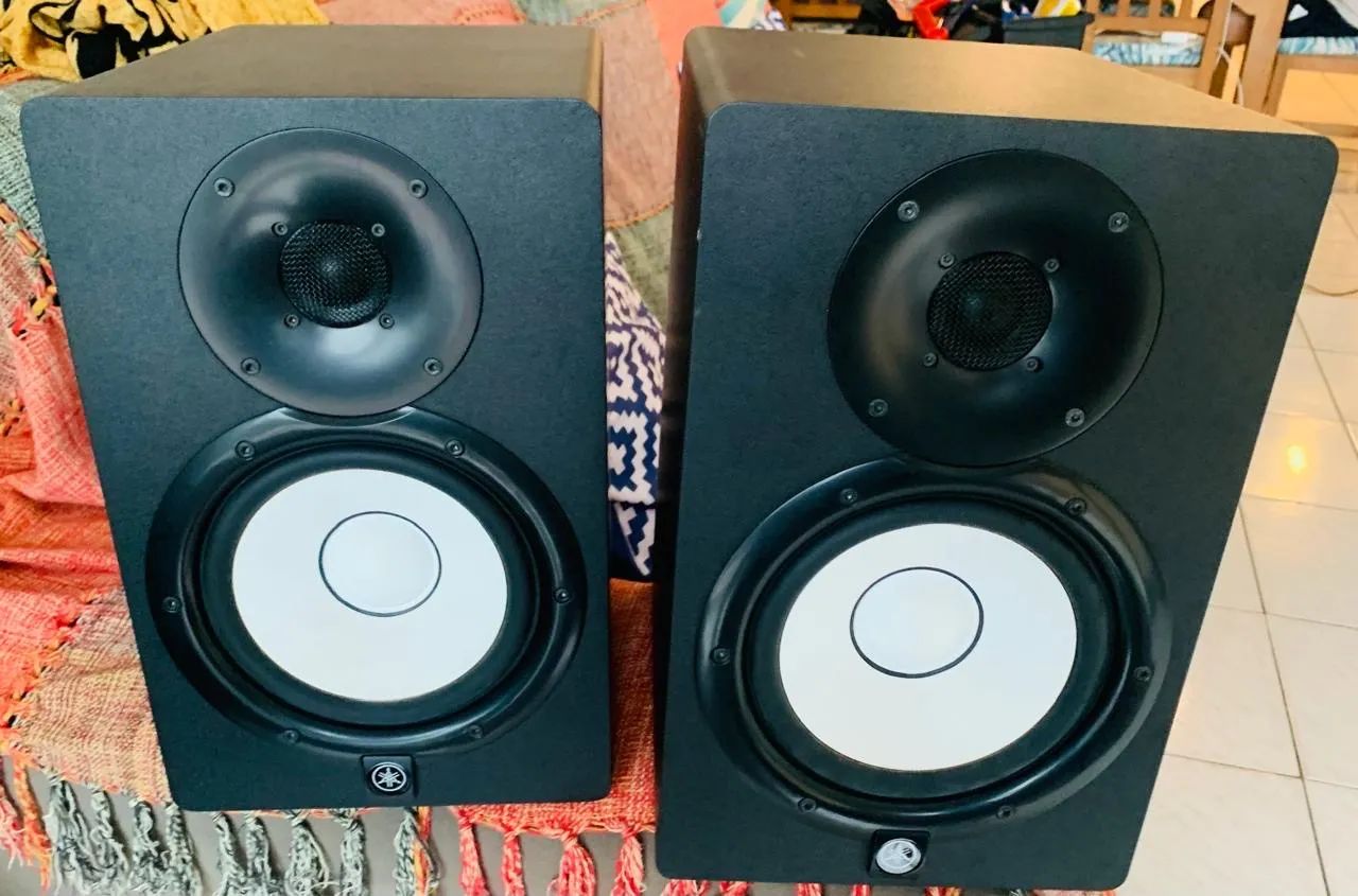 Par de monitores de áudio Yamaha HS-7