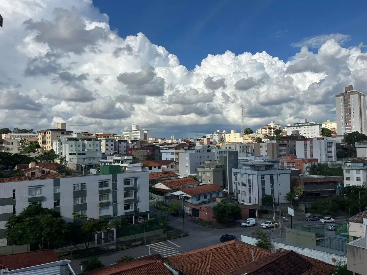 Apartamento 3 quartos com suíte, 2 vagas livres e elevador próximo à PUC - Foto 4