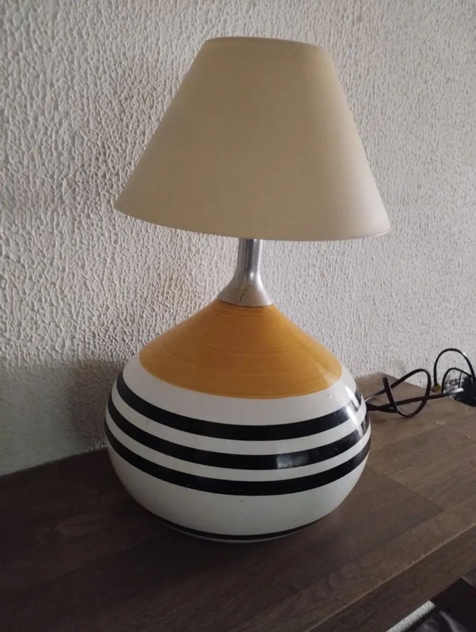 Lindo abajour de mesa cerâmica bola pintado a mão - Foto 3