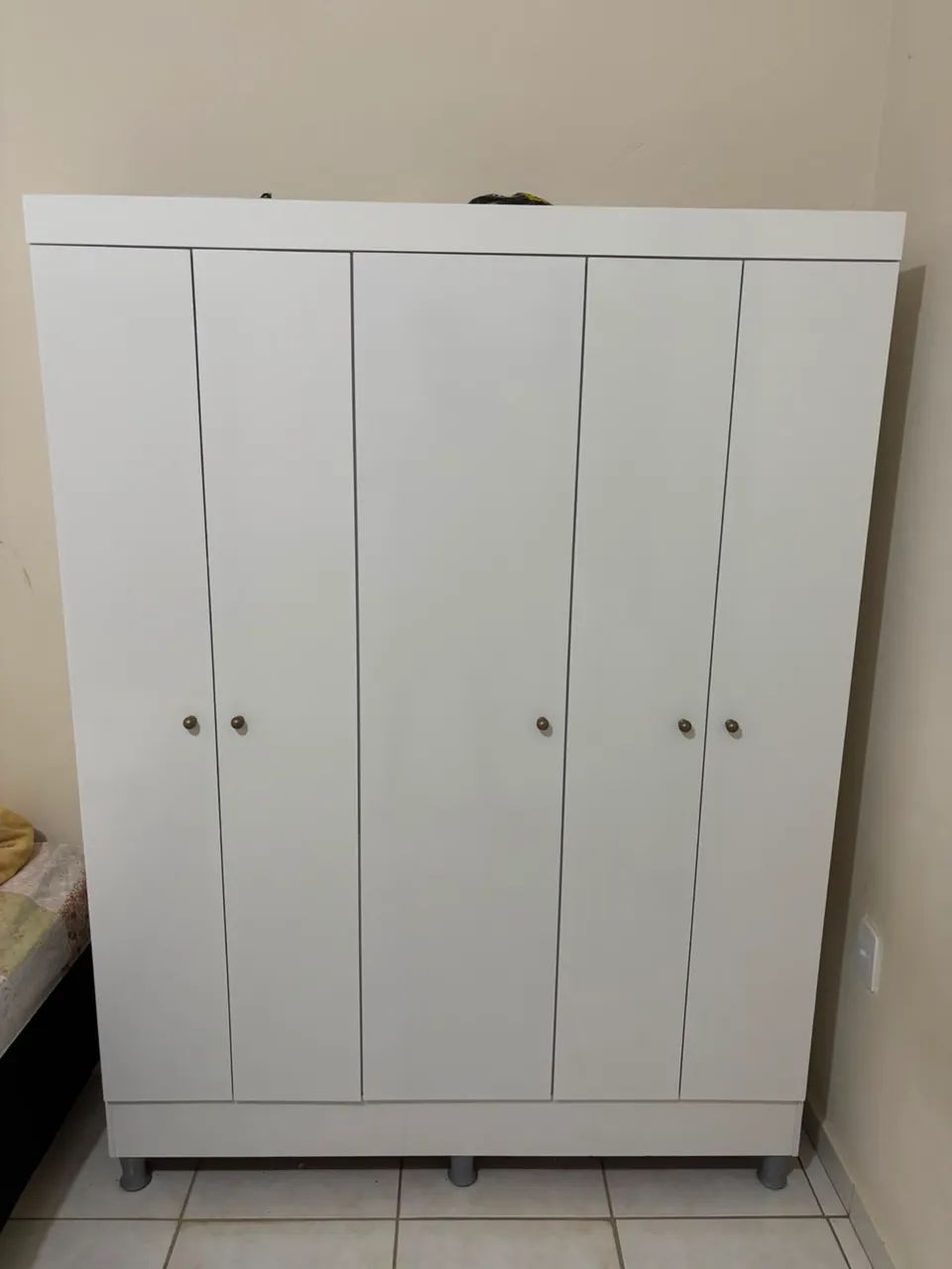 Guarda-roupa branco