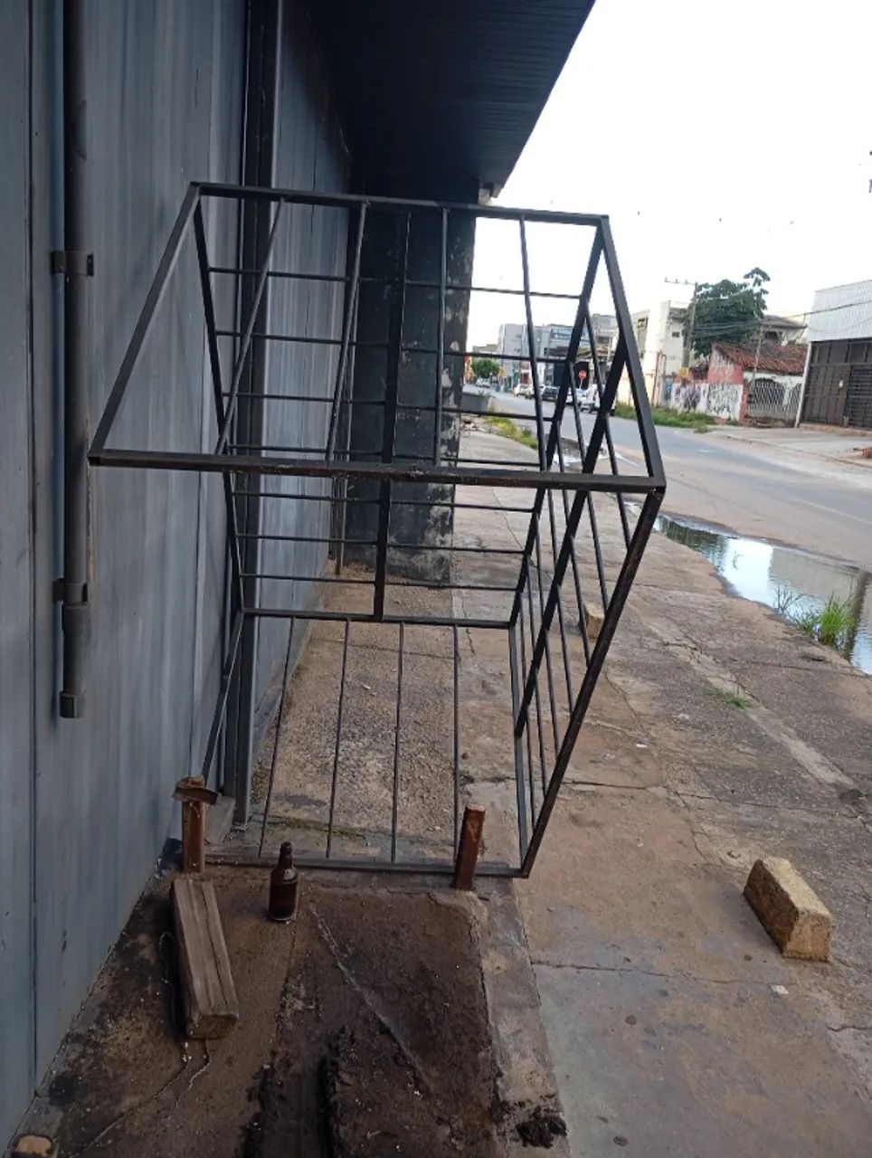 Vende-se uma gaiola metálica medindo 1,30x1x1 de altura.  - Foto 2