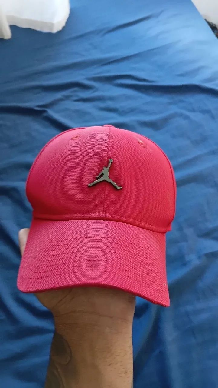 Boné jordan metal vermelho