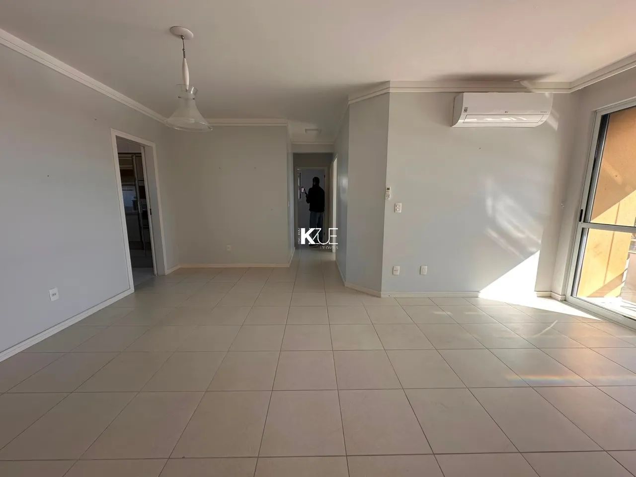 Excelente apartamento mobiliado com 4 dormitórios, sendo 2 suítes, em localização privileg - Foto 4