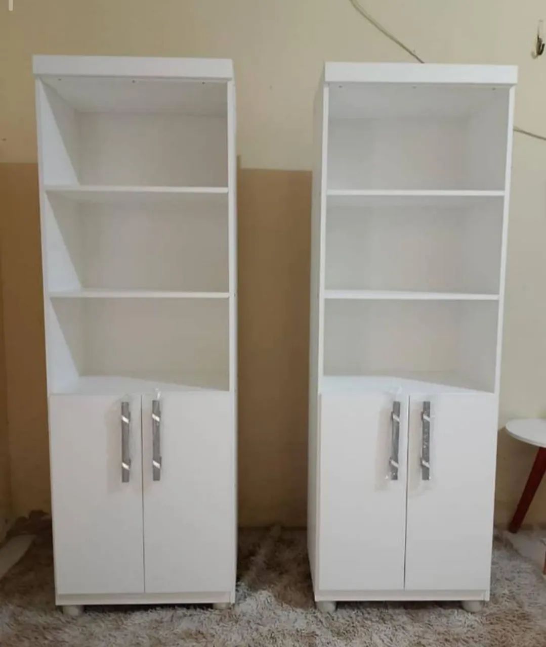 Armário logos com porta embaixo 