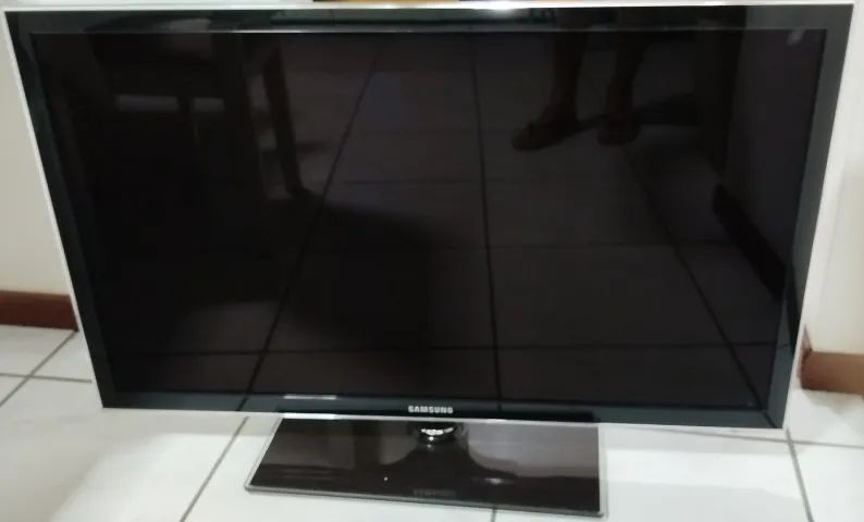 TV Samsung UN40D5000 para retirada de peças