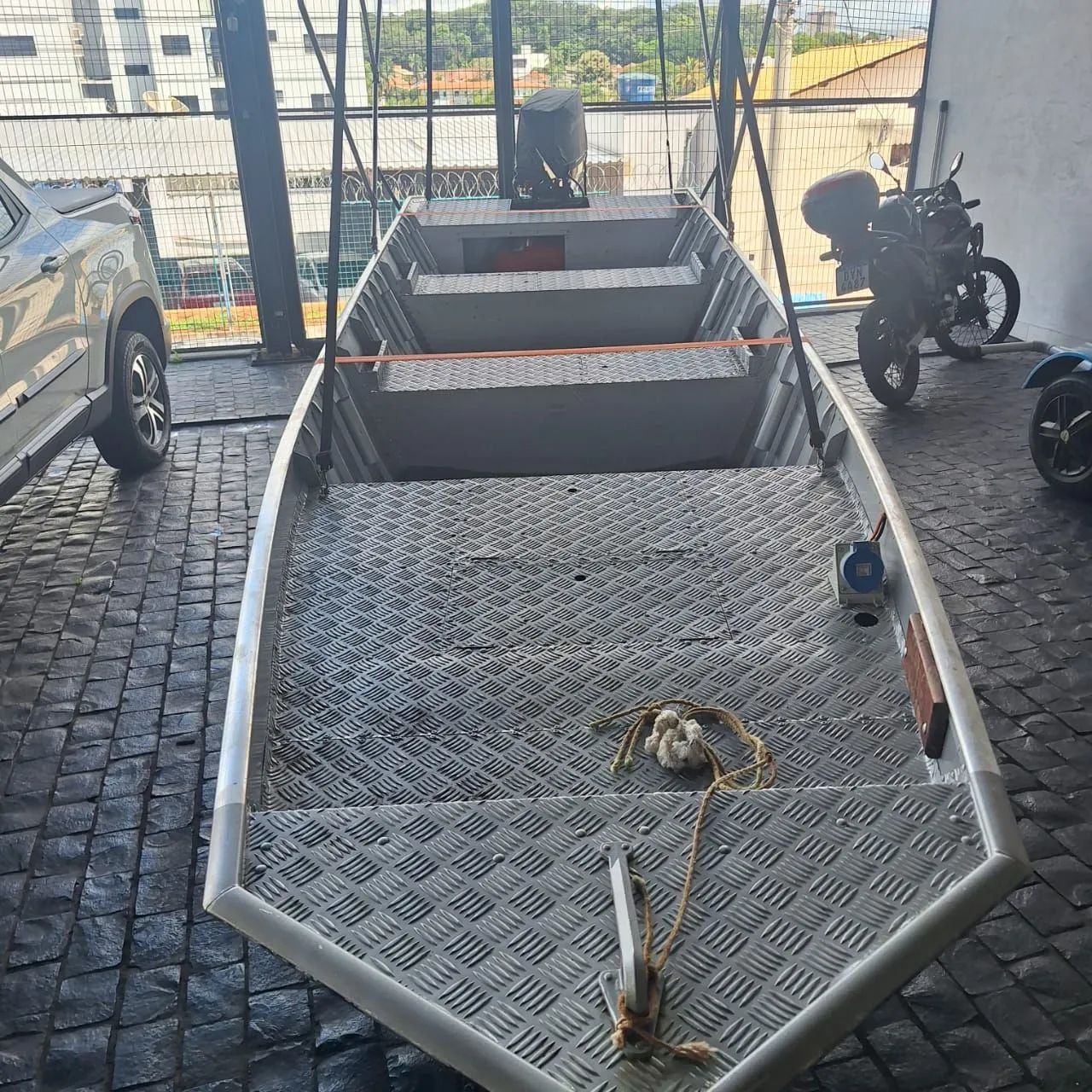 Barco 6 mtrs com motor 50 HP Mercury e carreta  - Foto 5