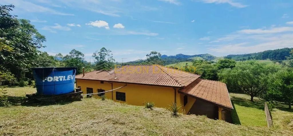 Sítio com 4 Quartos à Venda - Lagoinha