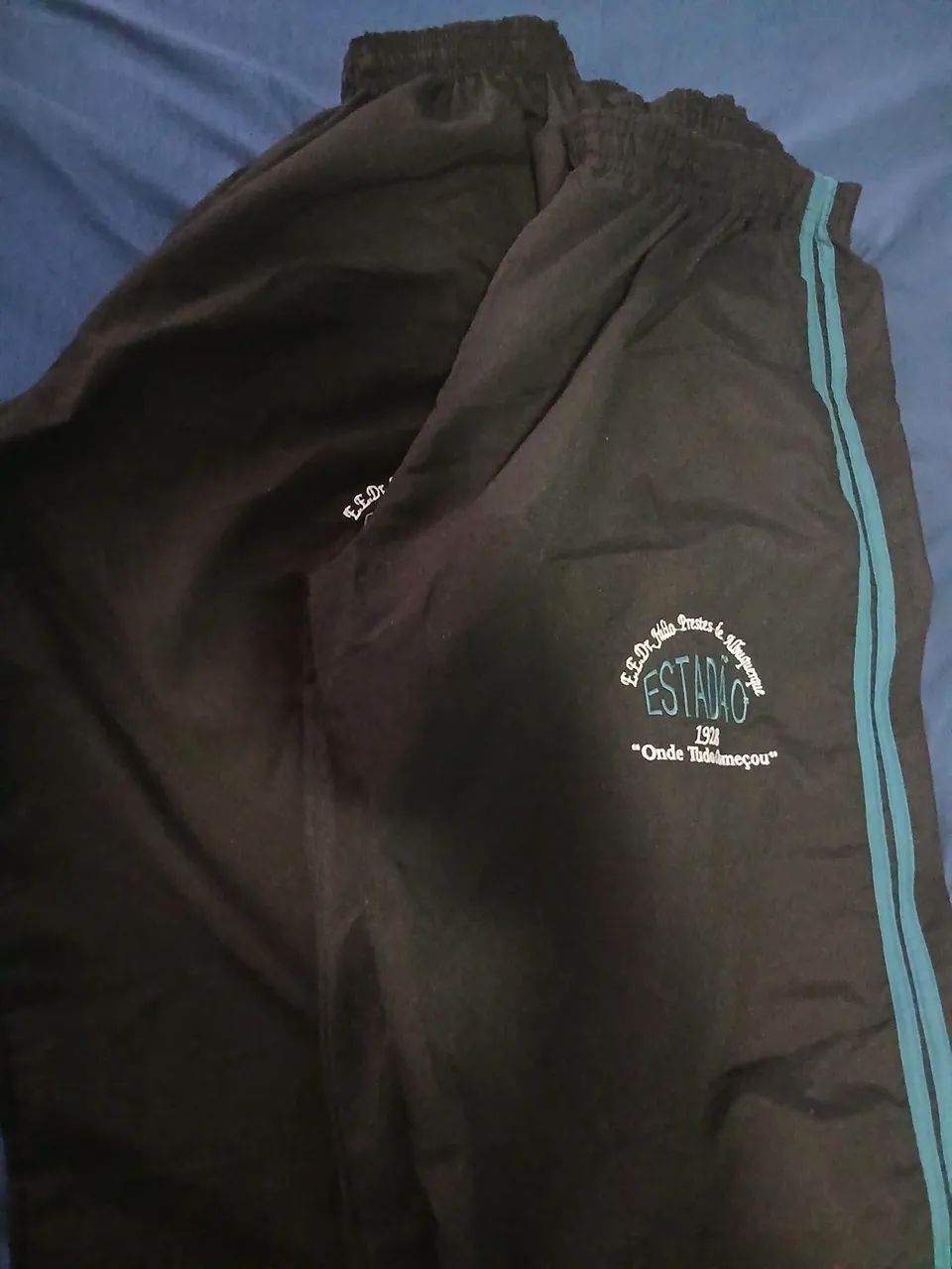 Calça masculina da Escola Estadão 