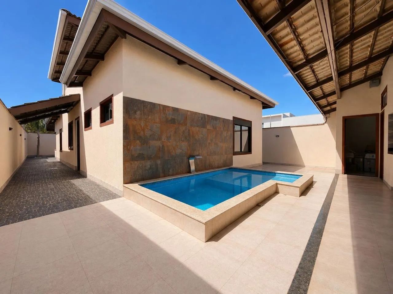 Casa 3 Quartos, Piscina, Energia Solar e Boiler| Próx à Havan