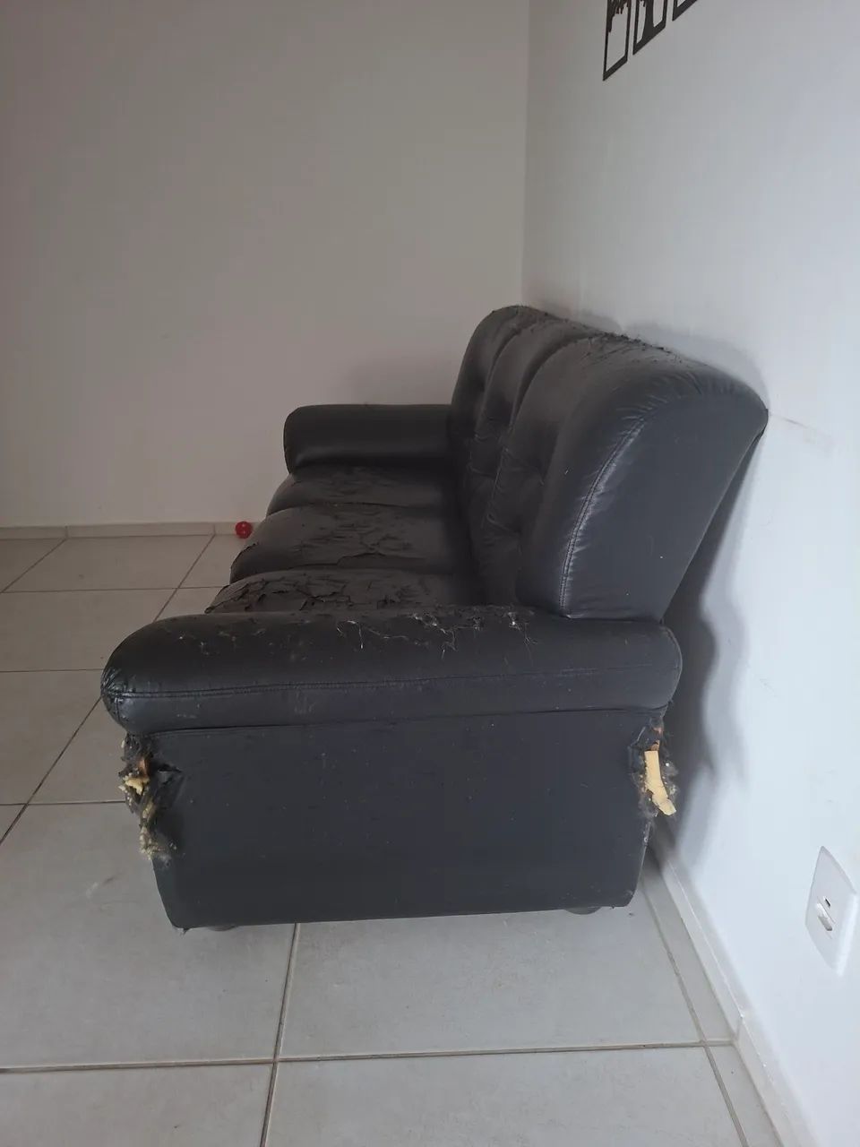 Sofá danificado/marcas de uso couro 