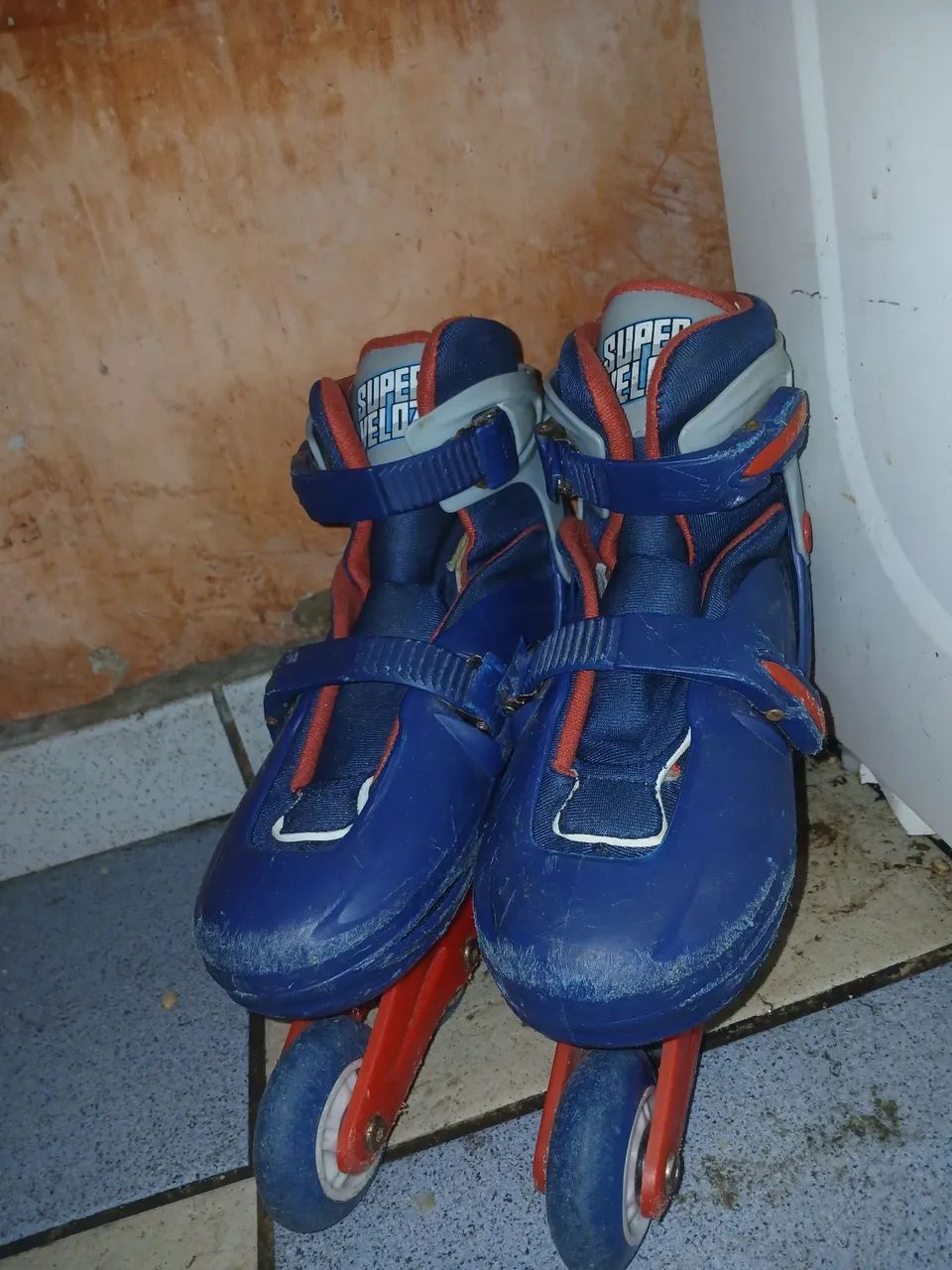 Patins não uso mais,alguns arranhãozinho mais nada de mais da pra andar super bem 