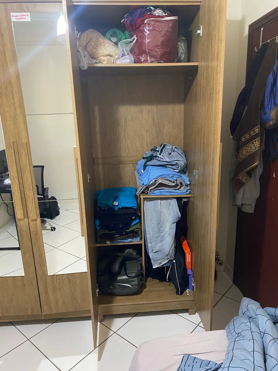 Armário 6 portas com 4 gavetas e dois espelhos  - Foto 2