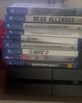 PS4 com 9 jogos e 2 controles - Foto 3