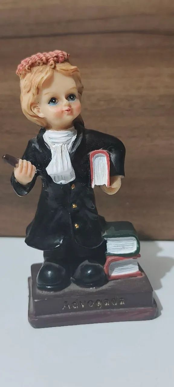 Bibelô Decorativo Advogada em Resina 10 cm
