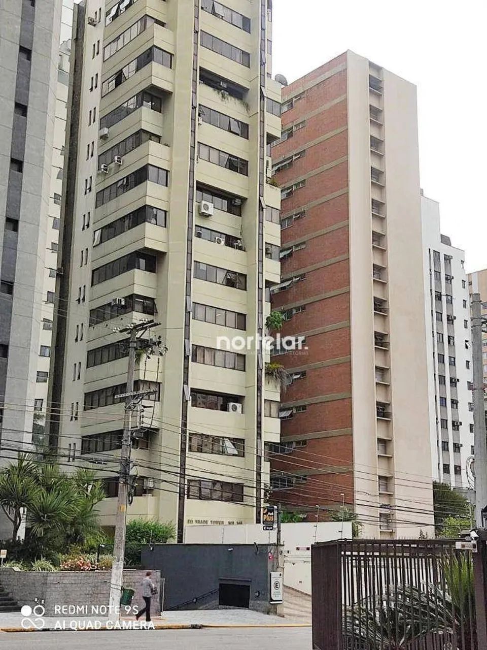 São 2 salas compostas em único conjunto que estão situados na rua Turiassú, 143 - edifício