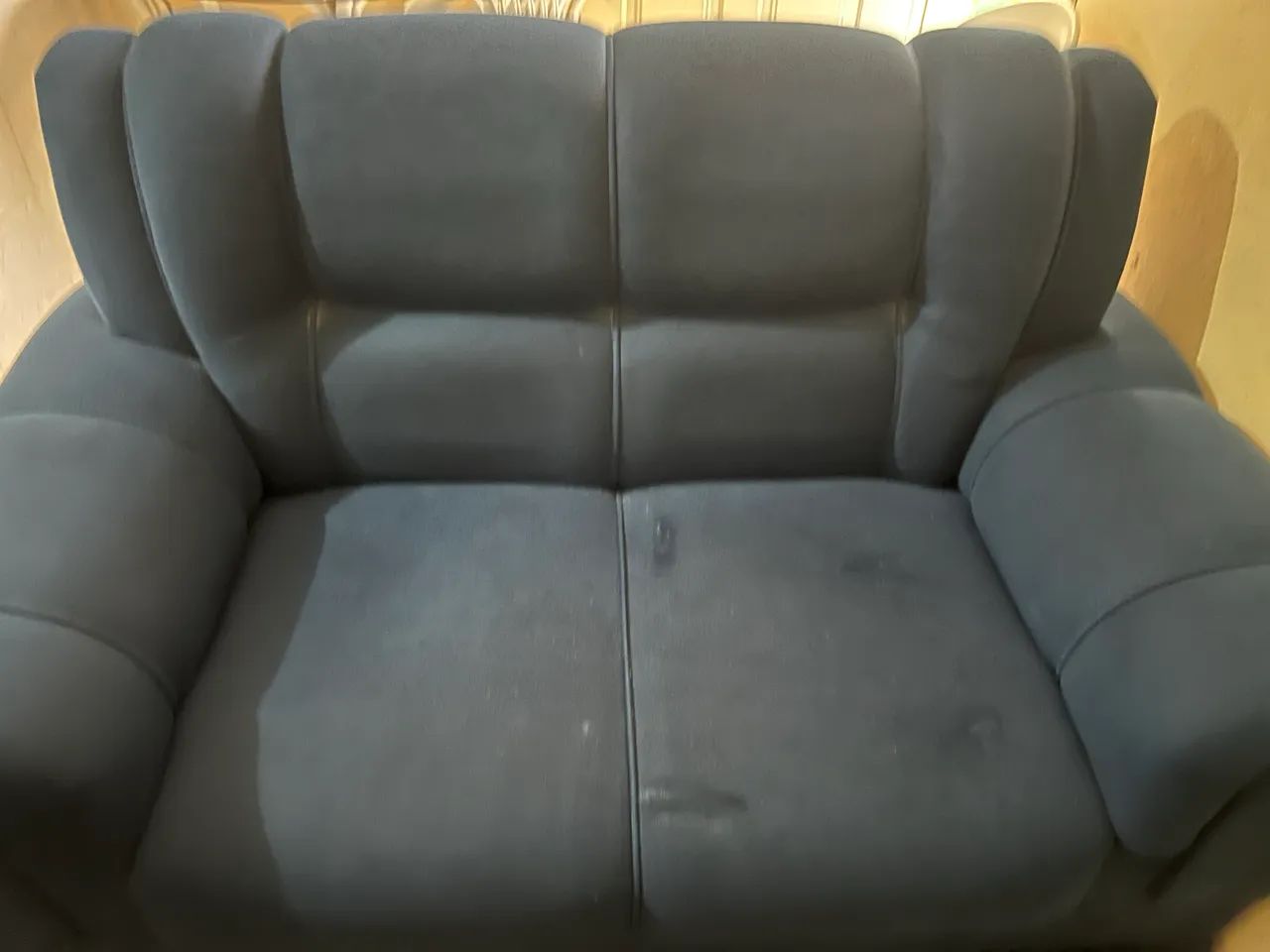 Vendo esse sofá 2 e 3 lugares usado em boas condições 