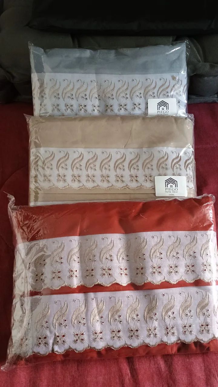Cama, mesa e banho 