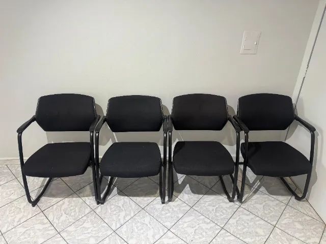 CADEIRAS COM ASSENTOS E ENCOSTO CONFORTAVEIS - Foto 2