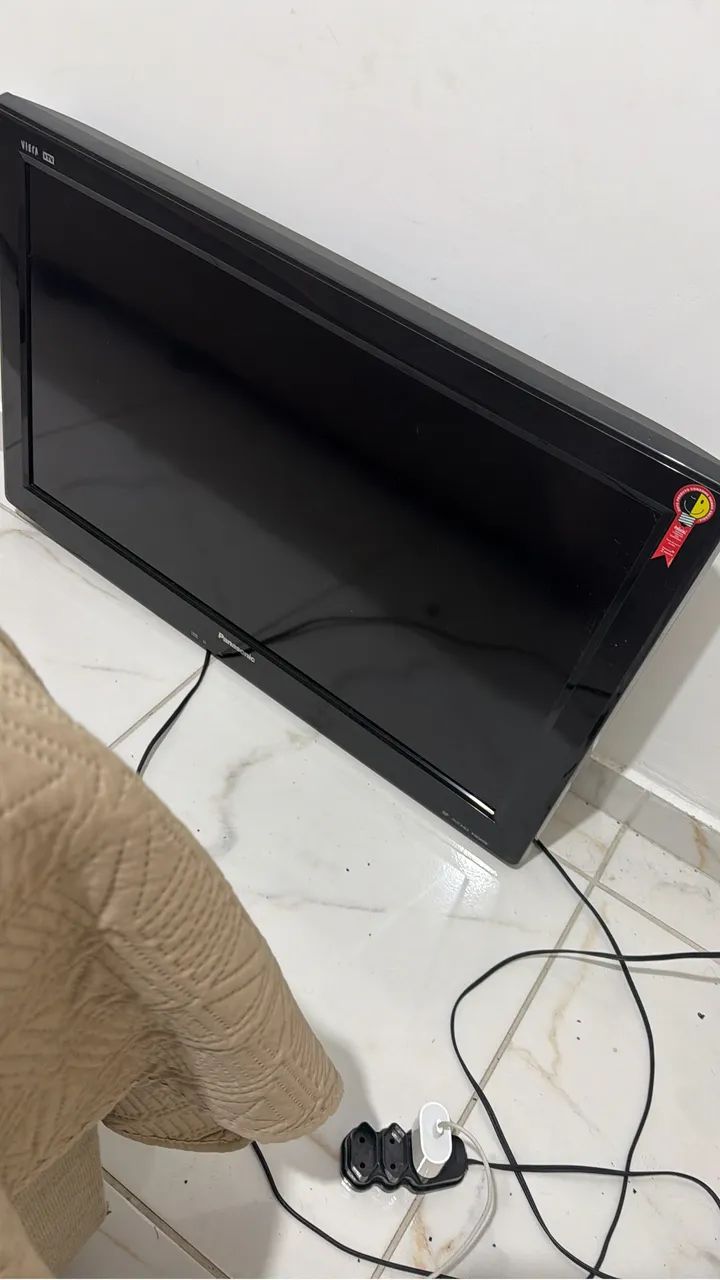 PAINEL E TV 32 POLEGADAS (NÃO É SMART)