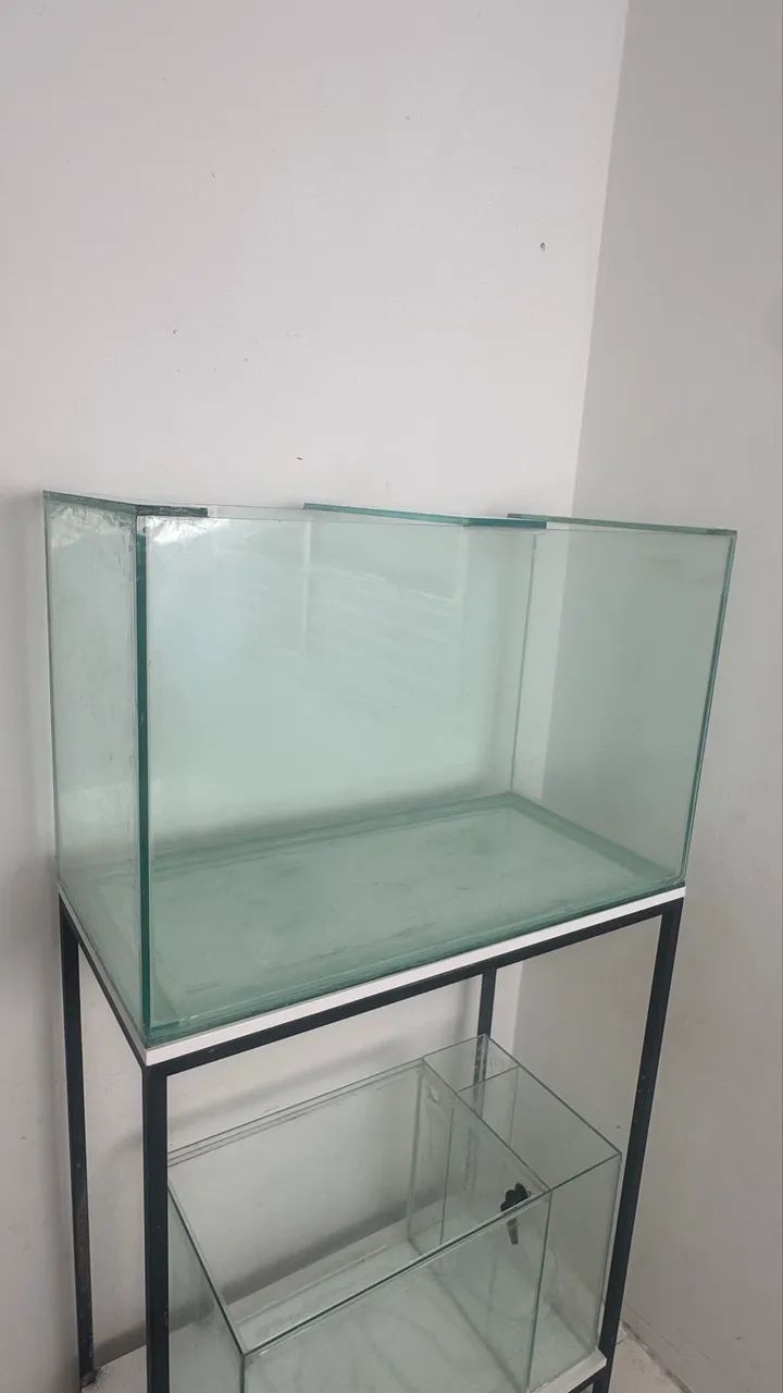 Aquário com base + itens 