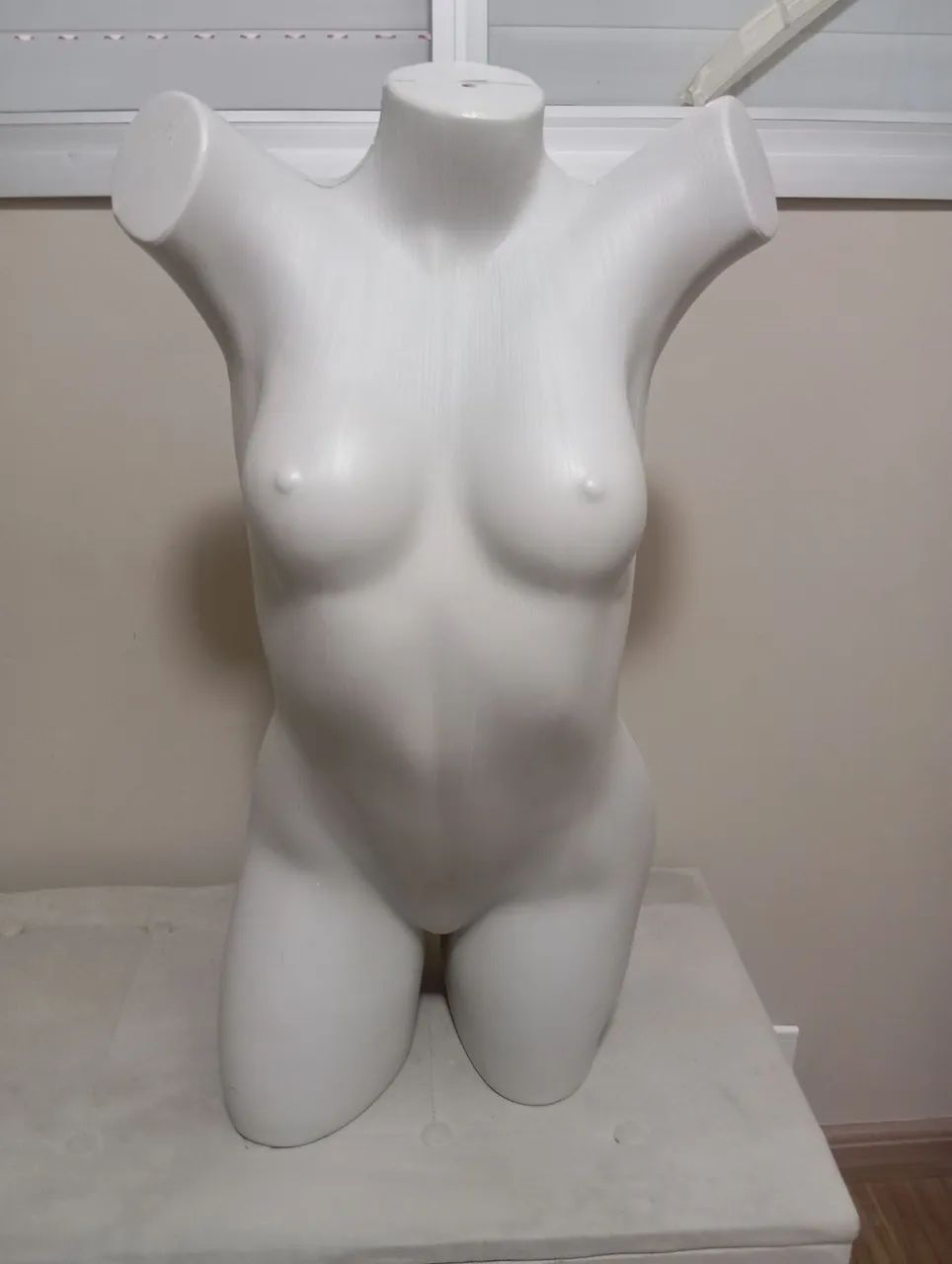 Maniquim expositor meio corpo feminino 