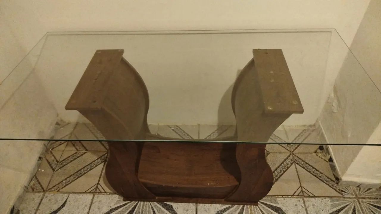 Mesa de jantar com base de MDF