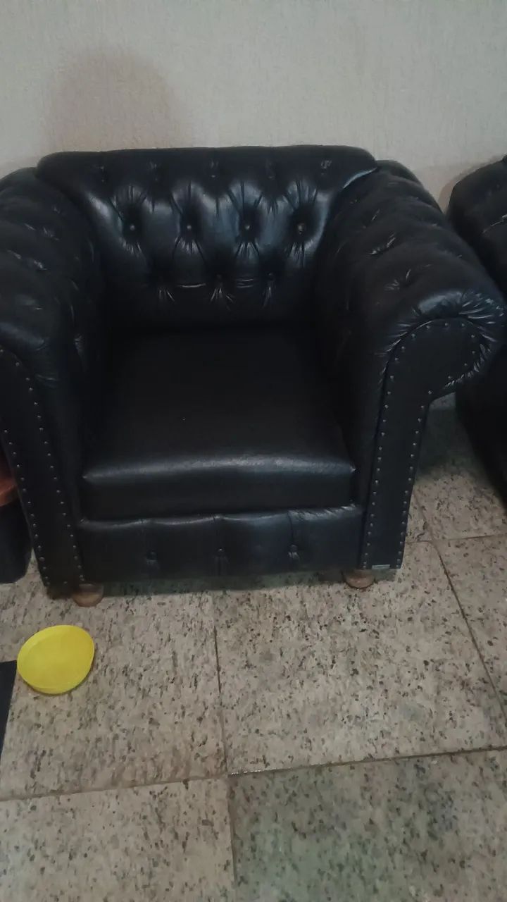 3 Poltronas Chesterfield em courino 1.100 cada - Foto 5
