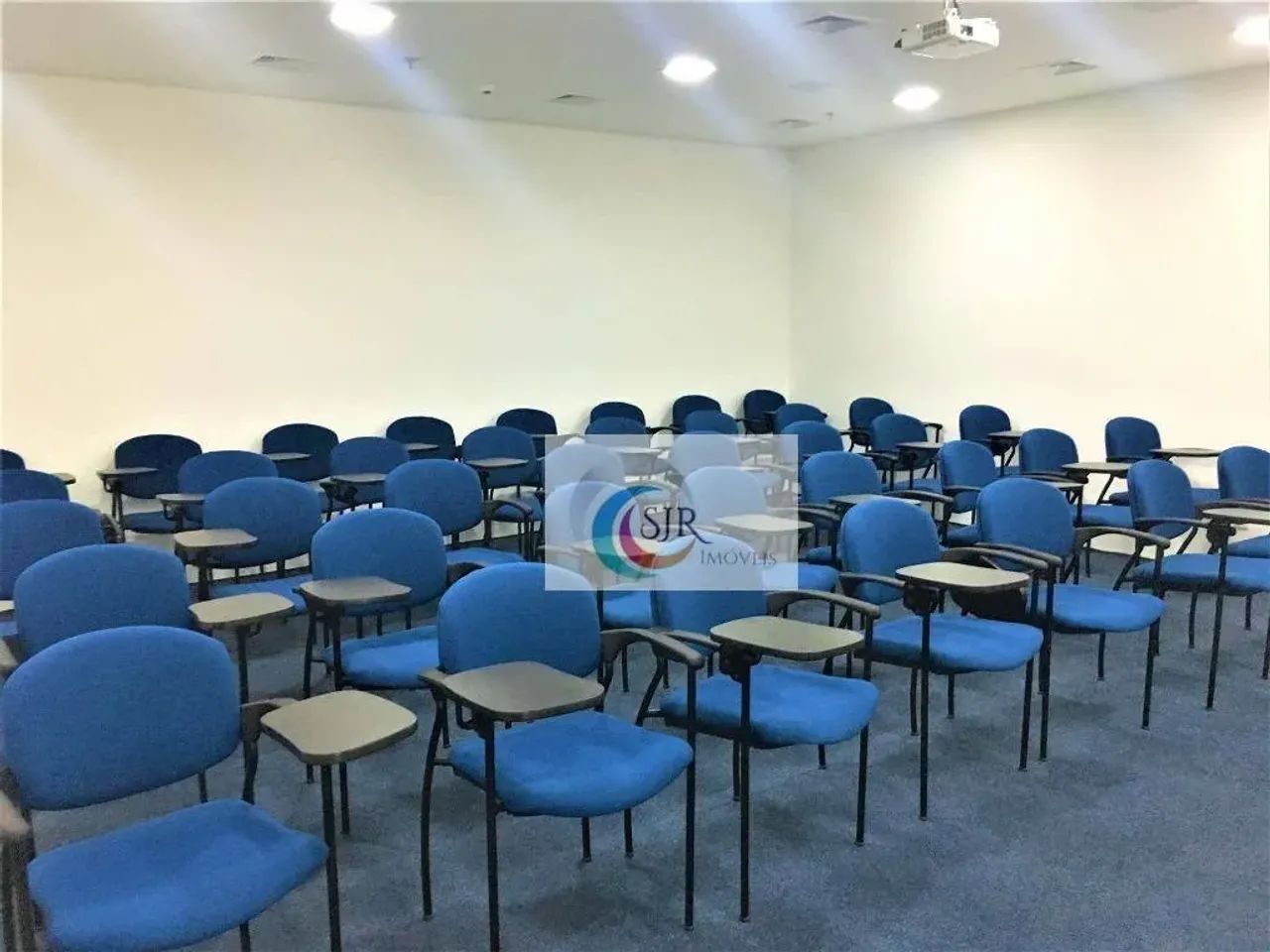 Conjunto comercial com 192m² em vão livre com 5 vagas de garagem! - Foto 7