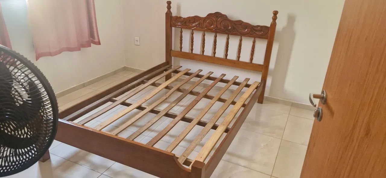 Cama madeira maciça 