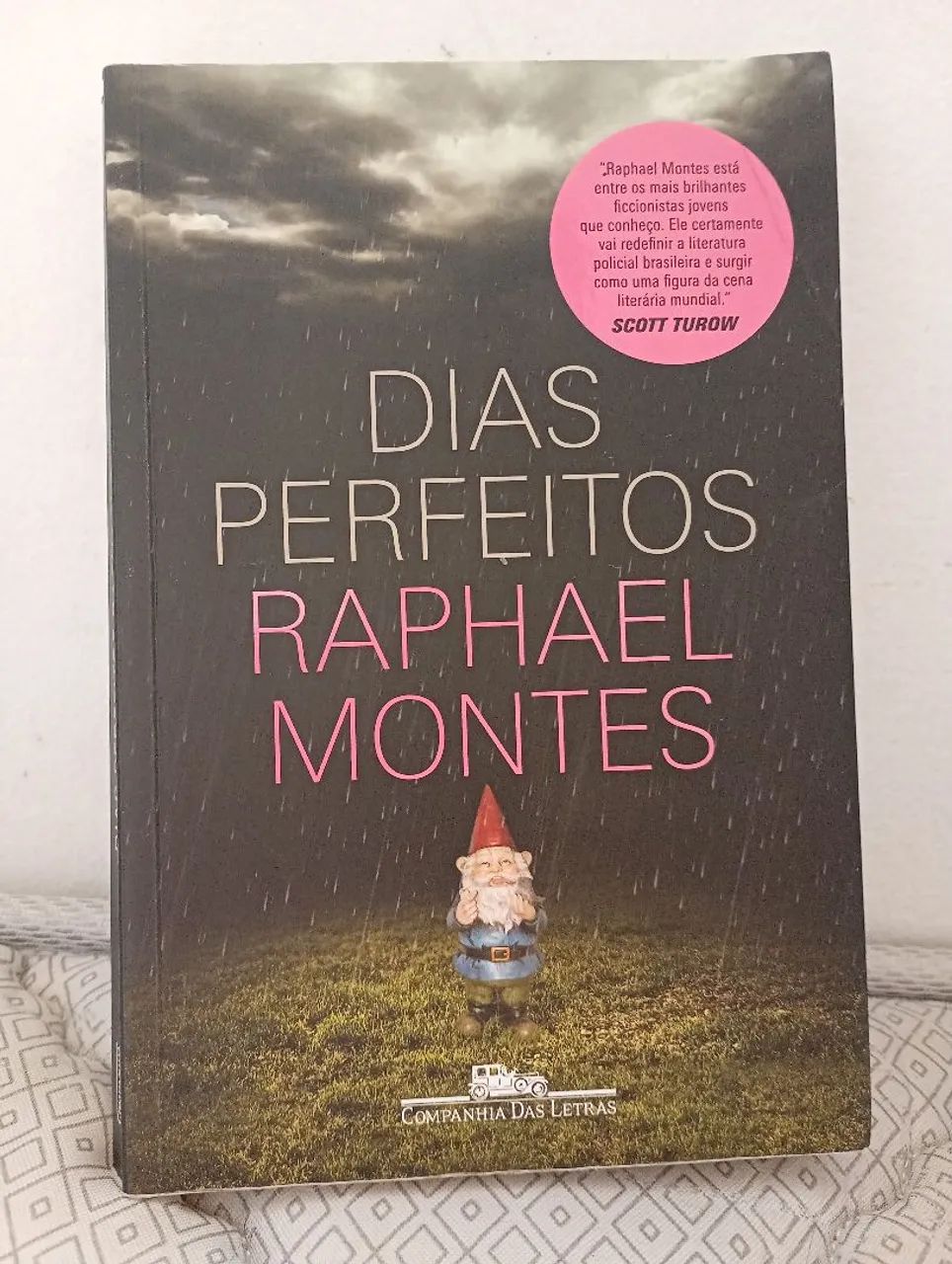 Livro: Dias perfeitos por Raphael Montes