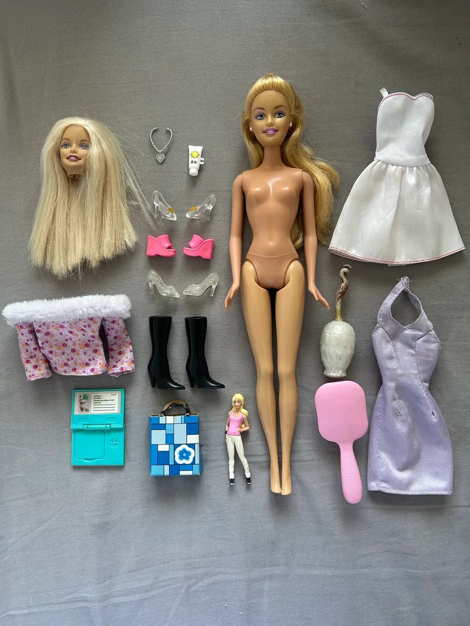 Lote bonecas e acessórios Barbie 