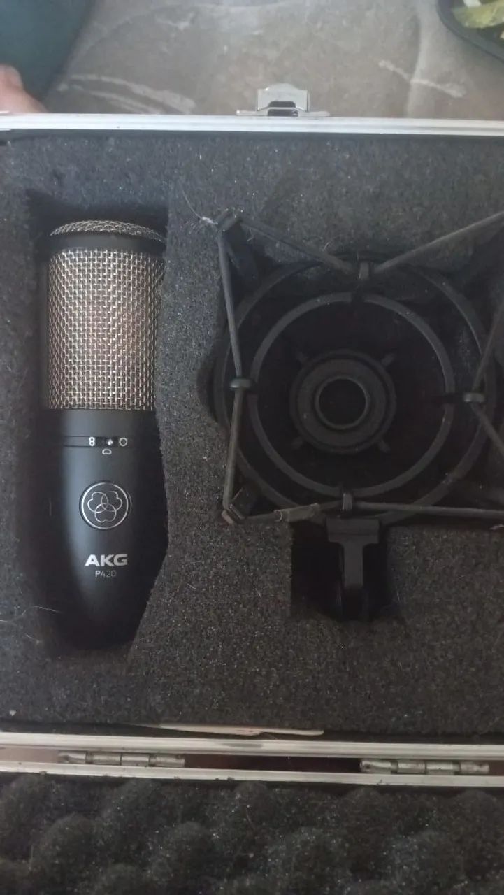 microfone AKG P420 usado