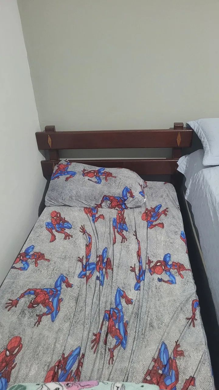 Cama de madeira