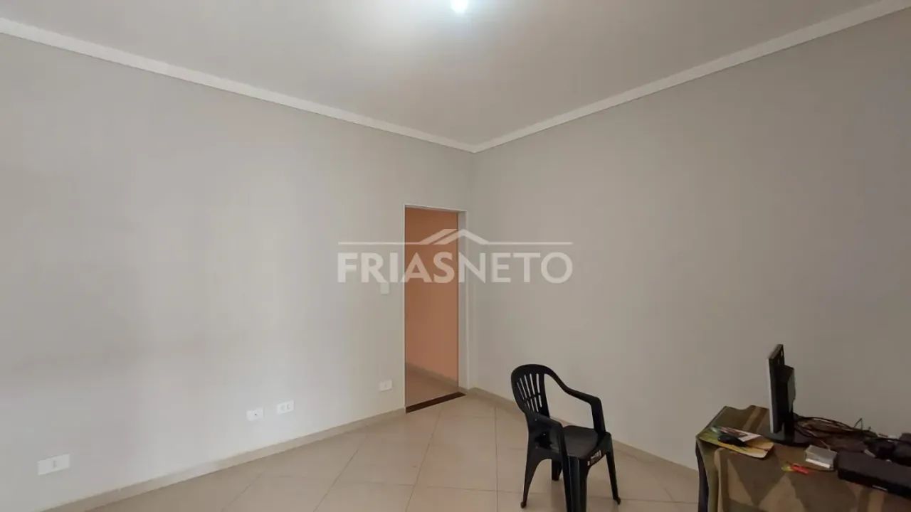 Casa Charmosa e Totalmente Reformada com Quintal no Centro - Foto 4