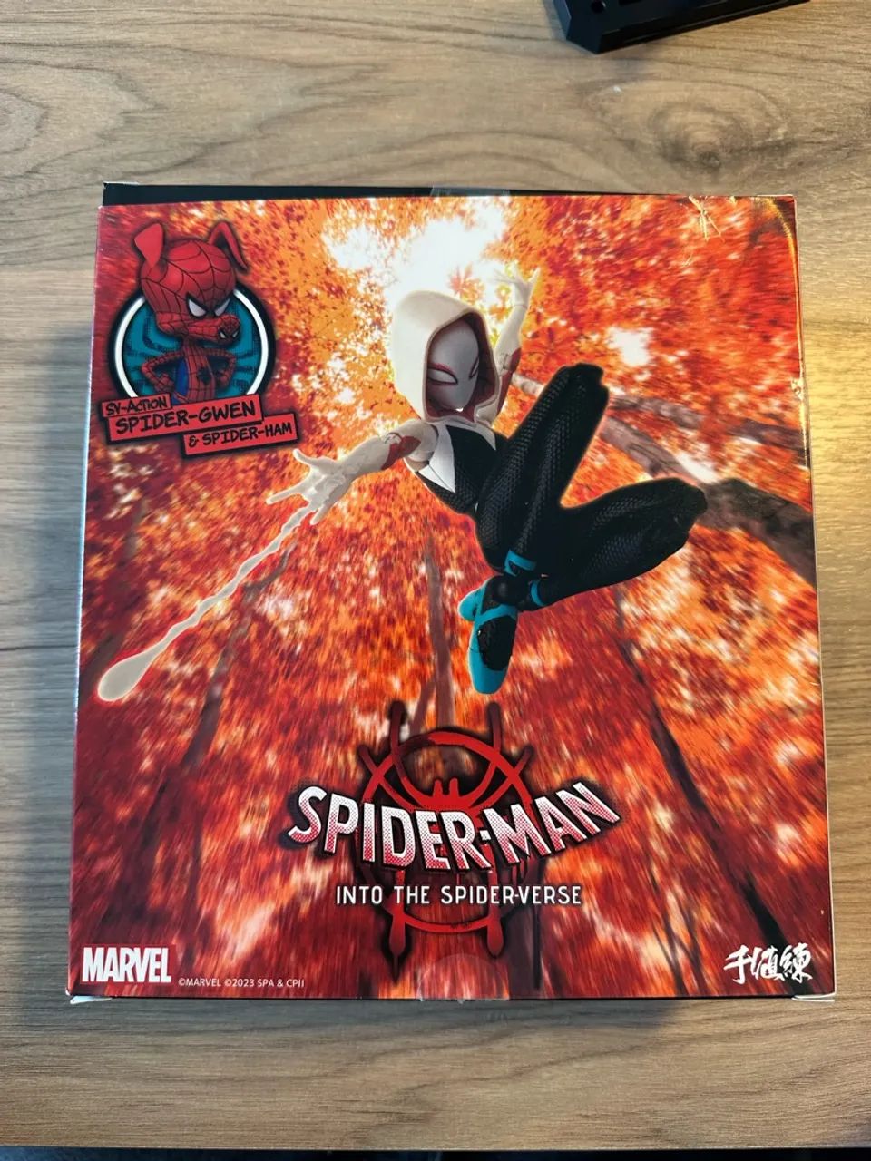 SV Action Gwen Stacy (Spiderverse) Mafex  - Foto 5