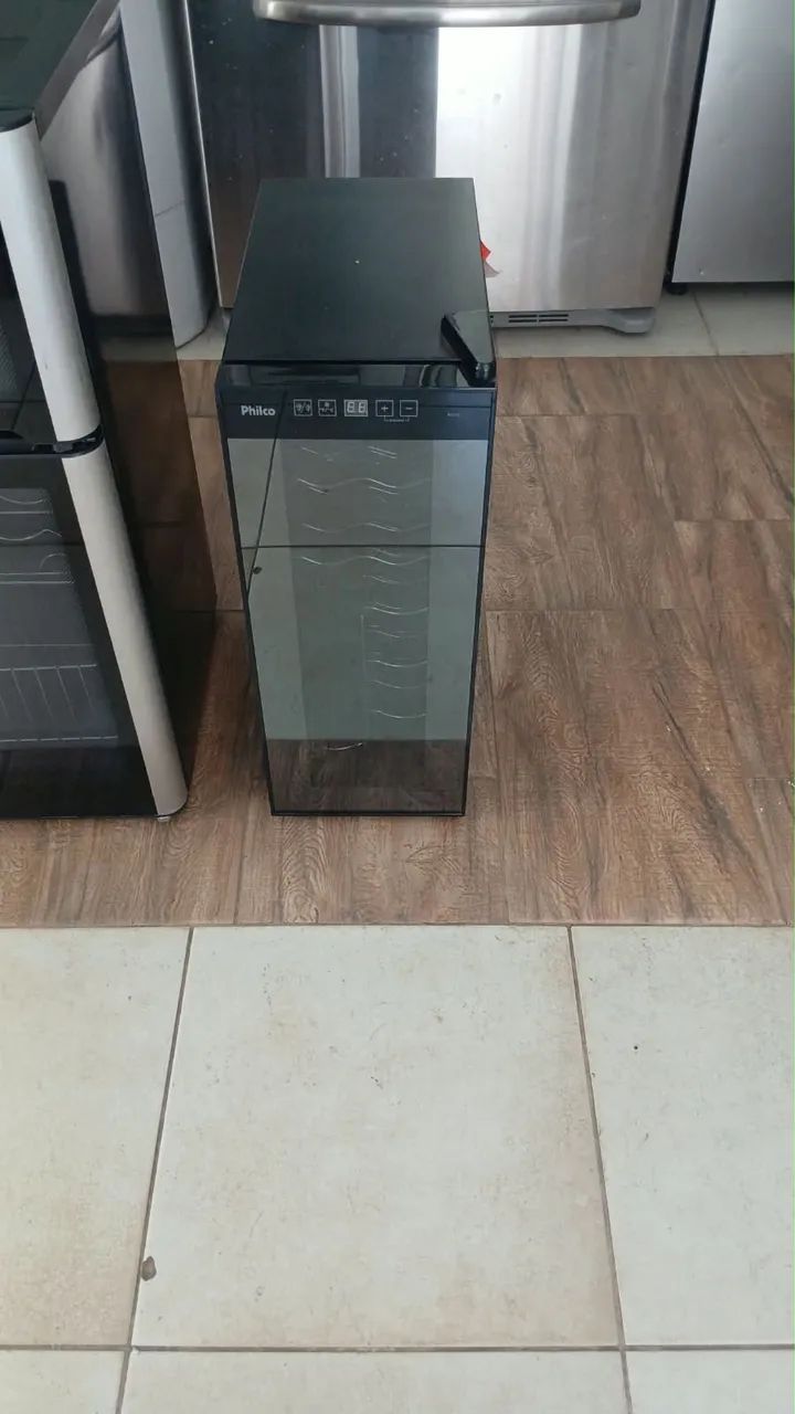 Vendo adega Philco