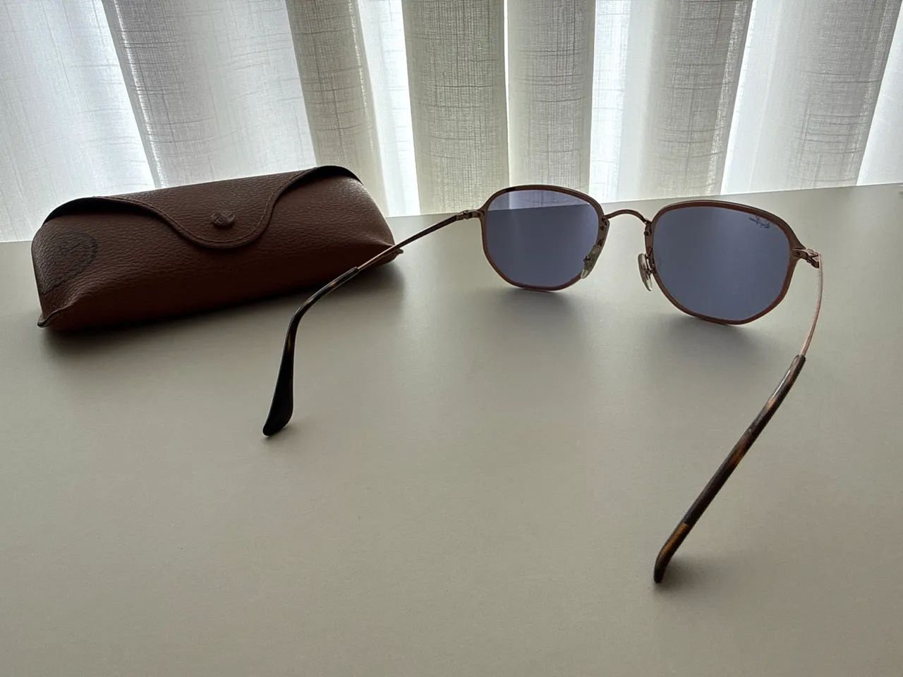 Óculos de Sol Ray-Ban Hexagonal / Geométrico Preto com Dourado - Original (Com Case) - Foto 2