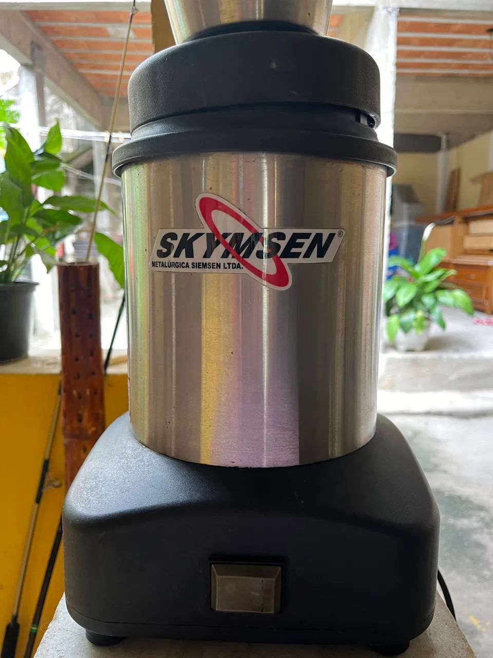 Vendo Liquidificador Comercial Skymsen - 2 litros - Aço inox  - Foto 2