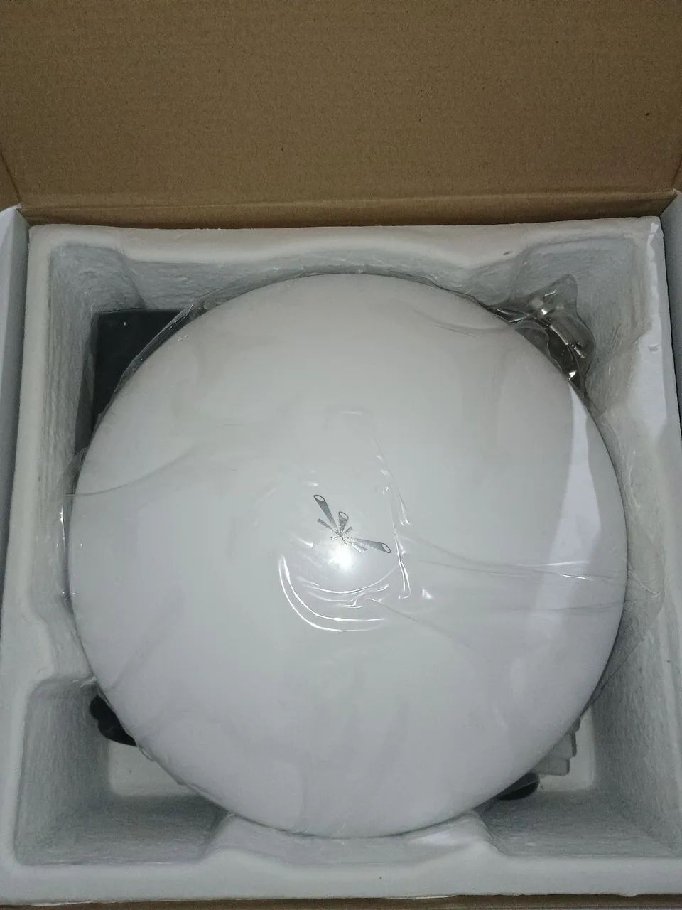 Ubiquiti NanoBeam M5, modelo NBE-M5-19.