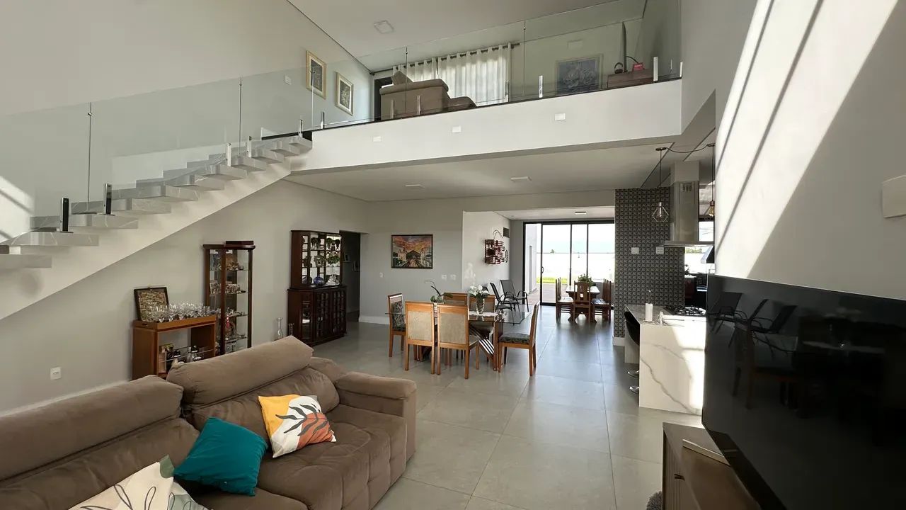 Imóvel para aluguel com 342 metros quadrados com 3 quartos