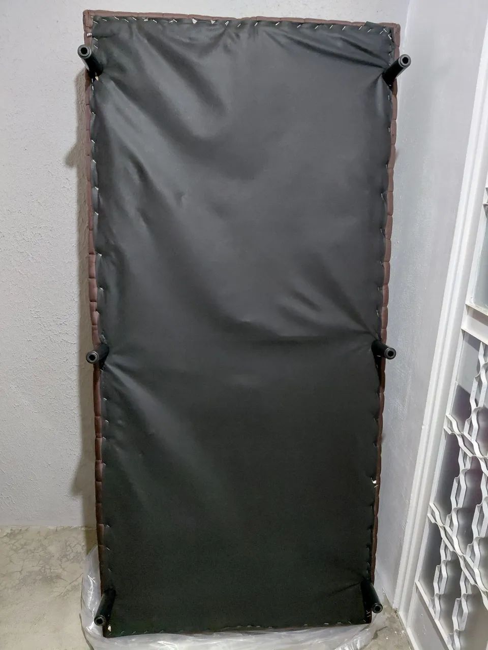 Base Box para colchão solteiro - cor marrom - excelente estado - Foto 5