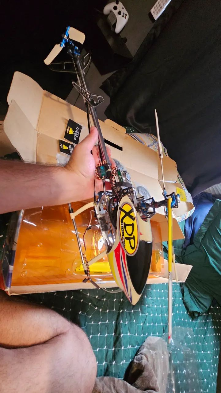 Helicoptero de controle remoto profissional 